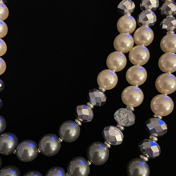 Spectacular Pearl Gray copper triple strand Beaded choker Necklace - Picture 6 of 8